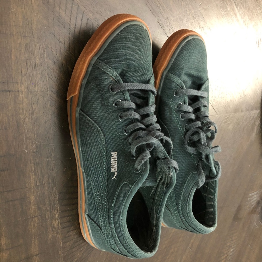 Women’s Green Puma Shoes! Size 6!!